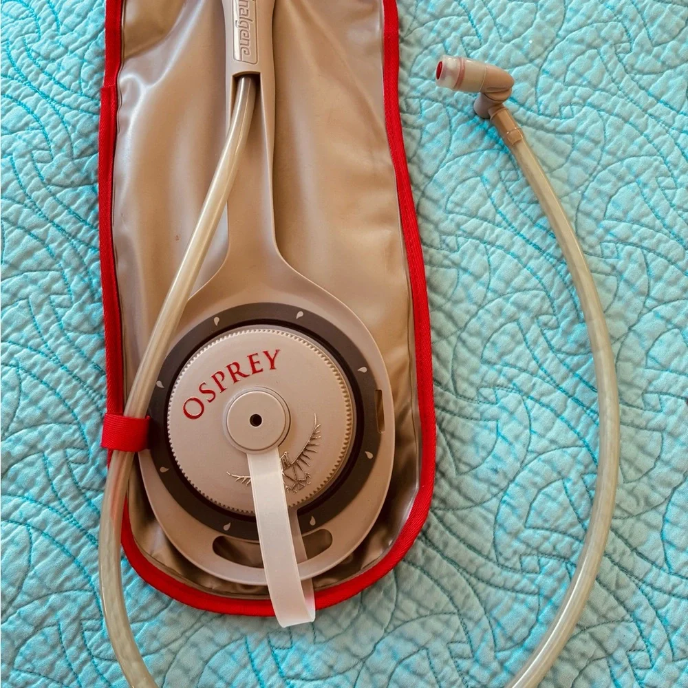 New Hydration Pack Bladder 2L - Picture 2 of 3